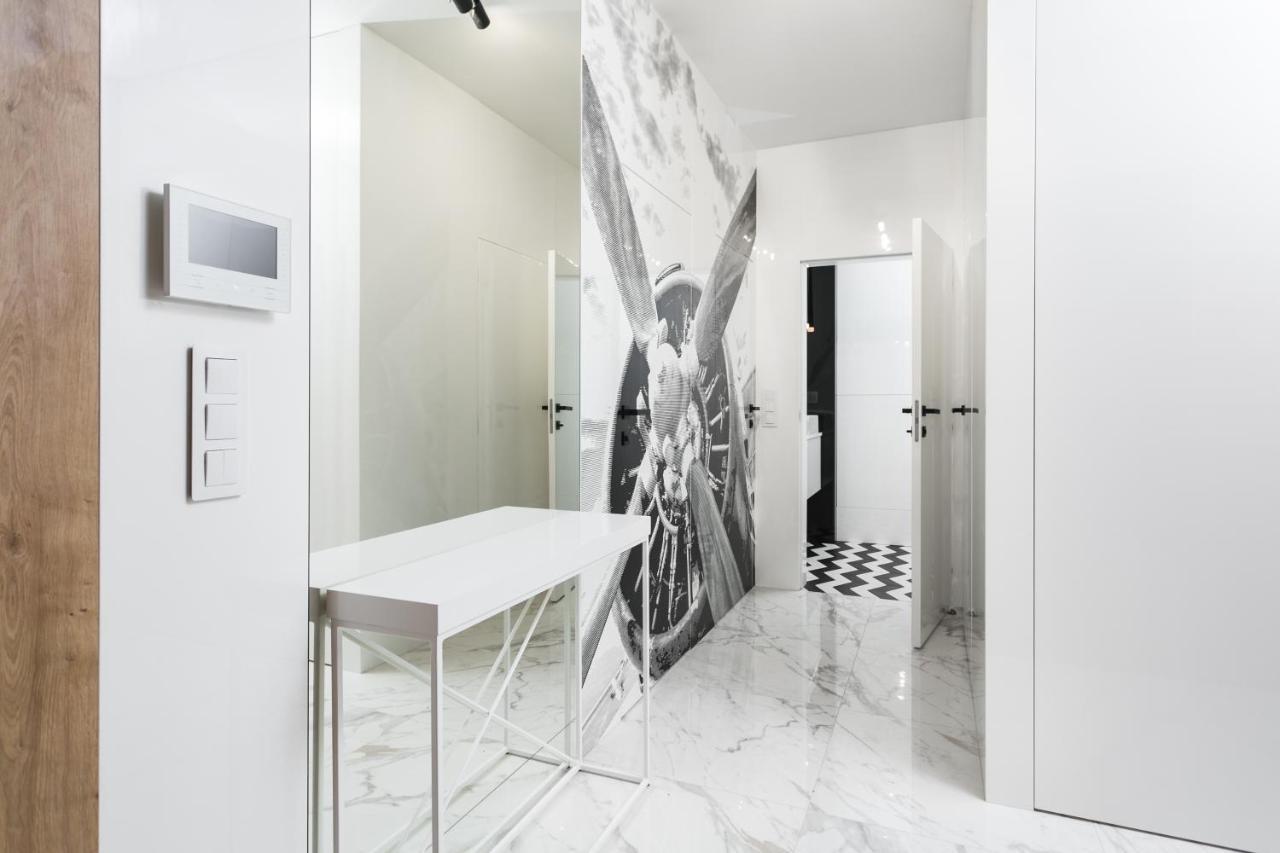 Luxury Apartments Mennica Residence - Golden Apartments - City Center Varşovia Exterior foto